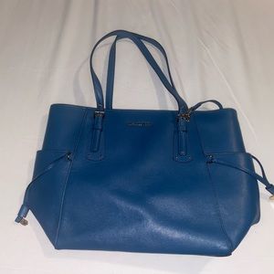 Michael Kors Voyager 30H7GV6T9L-538 Dark Chambray Leather Tote Bag